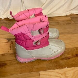 LL Bean Velcro closure kids snow boots. 6